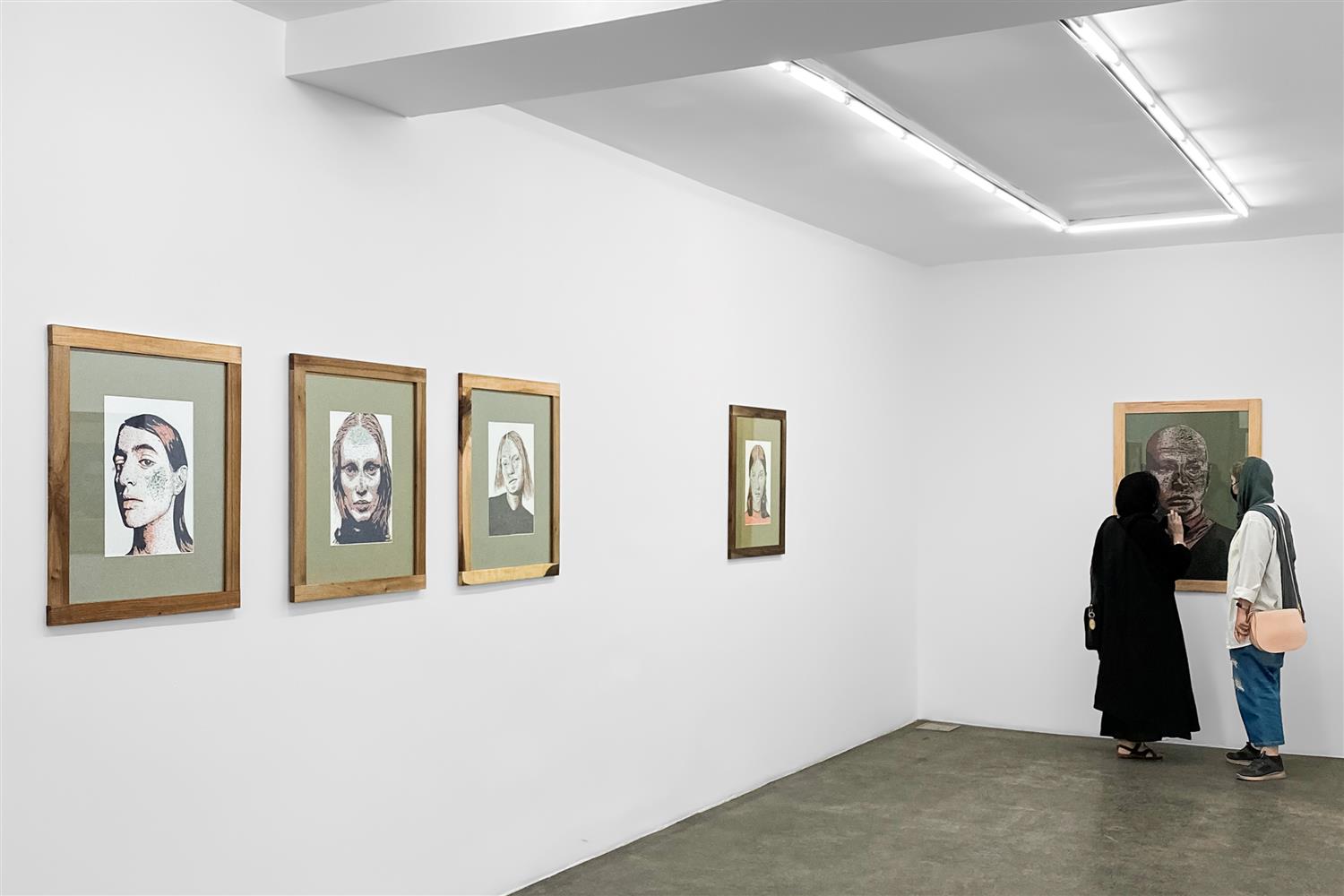 افتتاحیه نمایشگاه صورت های پشت صورت از غزاله خوشقدم مرداد 1401